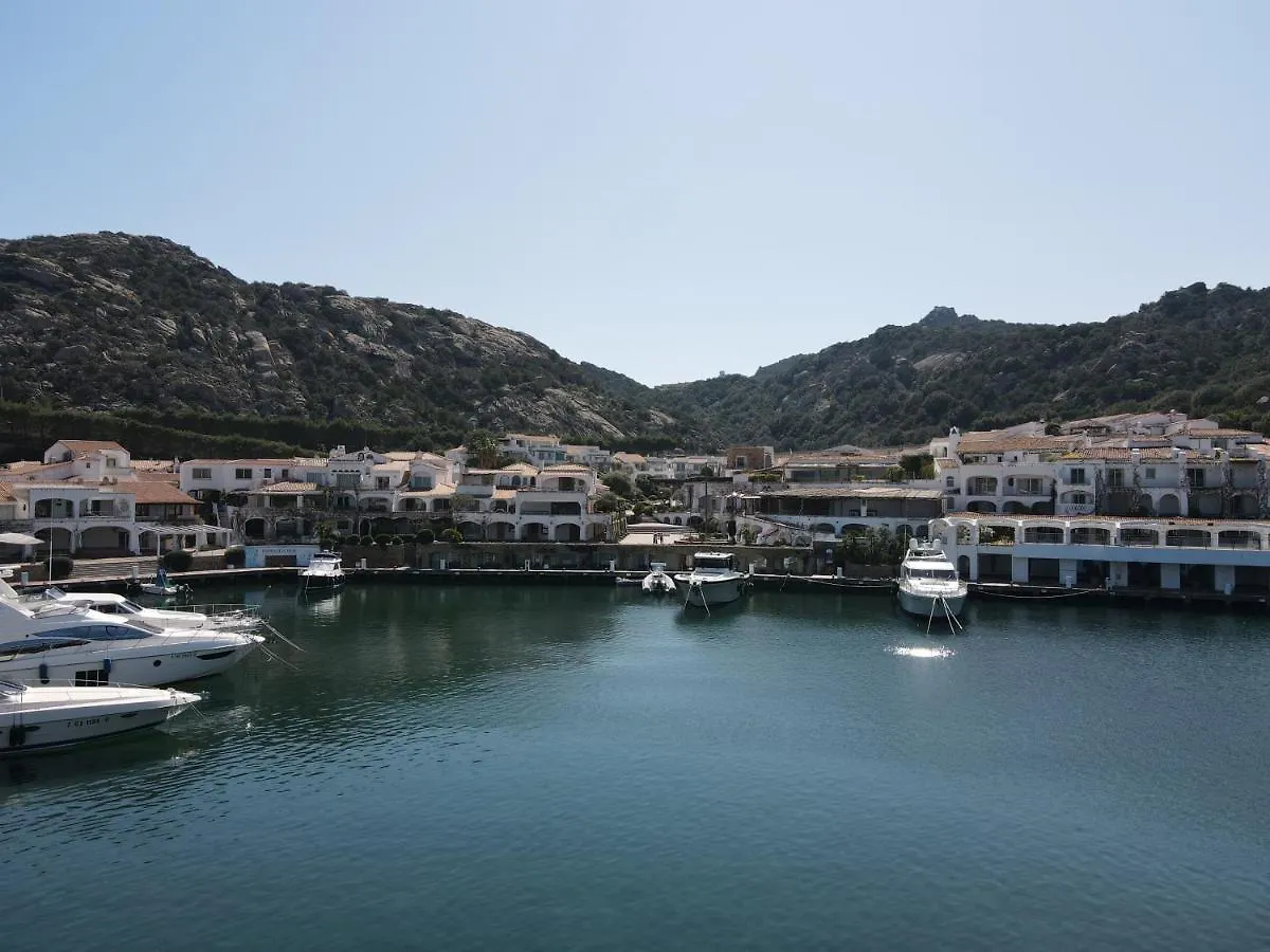 Domus Liscia Di Vacca Aparthotel 3*,