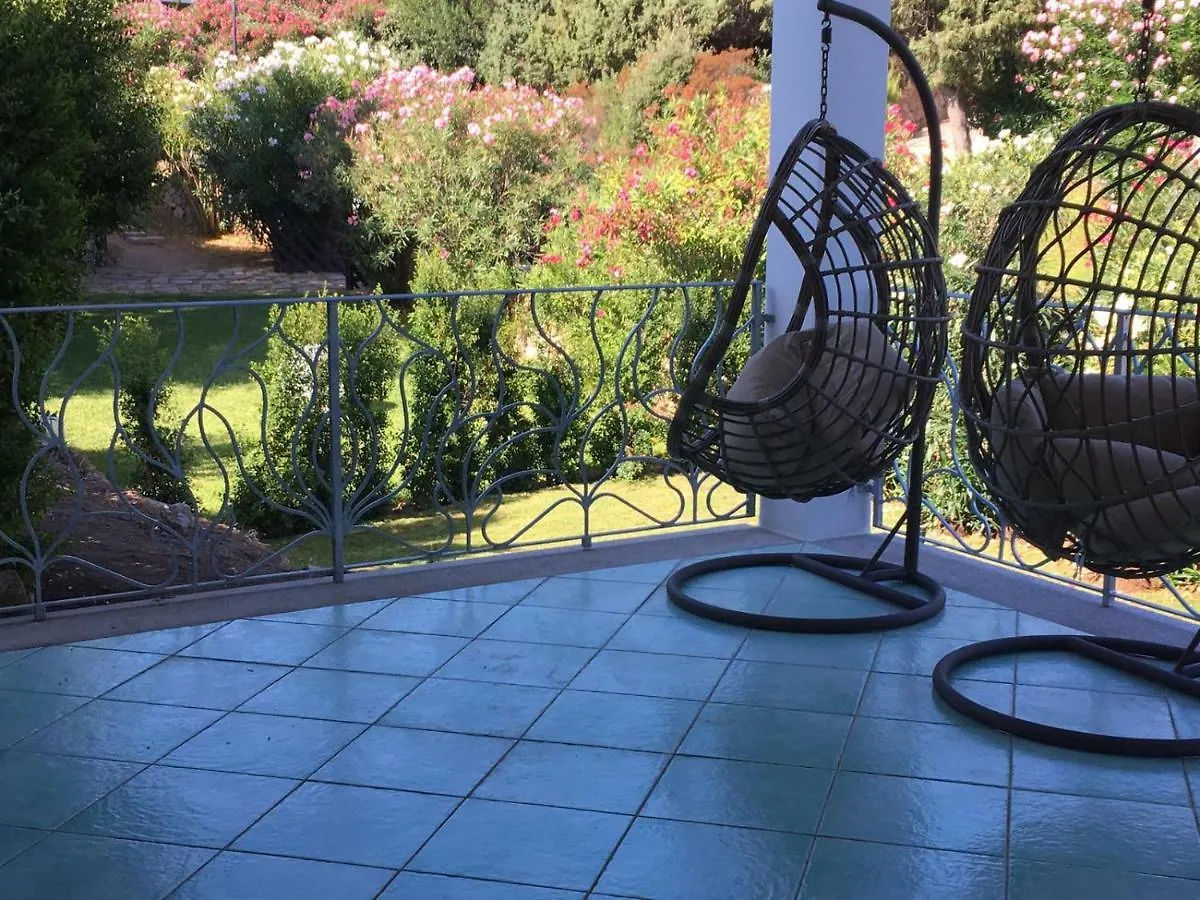 Domus Liscia Di Vacca Aparthotel 3*,